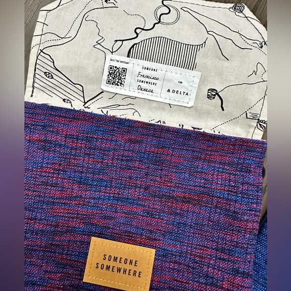 Delta One Someone Somewhere artisan collab travel pouch. - Picture 4 of 5